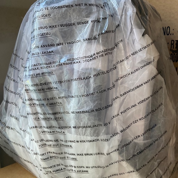 LOUNGEFLY HOCUS POCUS COSPLAY BINX WITH CANDLE RETIRED BKPK - Picture 3 of 3